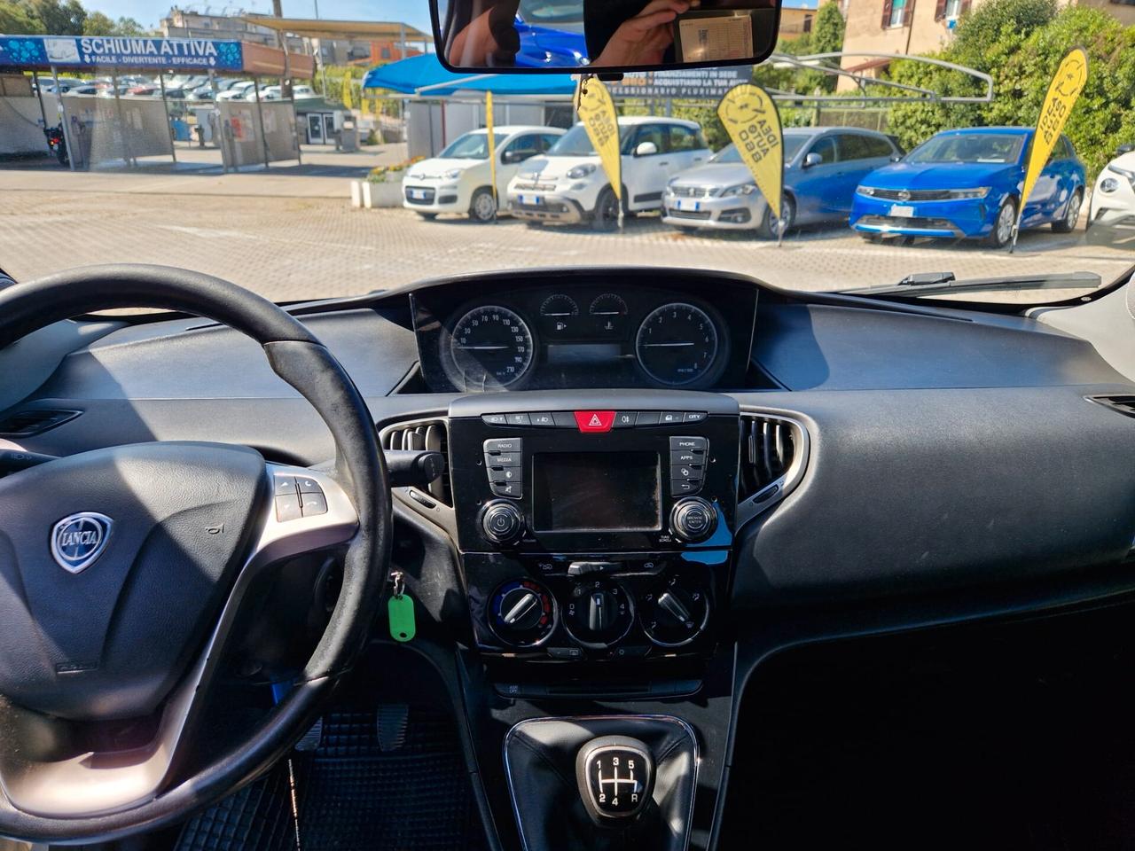 Lancia Ypsilon 1.2 69 CV 5 porte Platinum