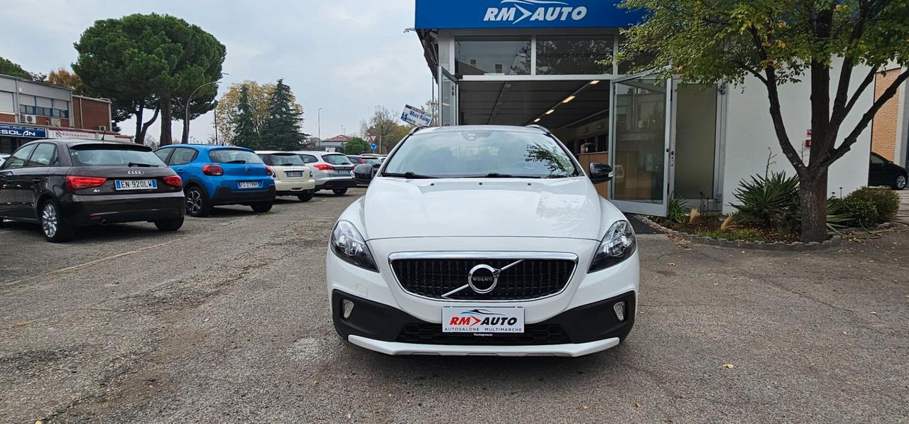 Volvo V40 Cross Country Solo 30.000 km