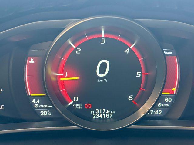 VOLVO V40 V40 II1.6 d2 R-design Kinetic (r-design)
