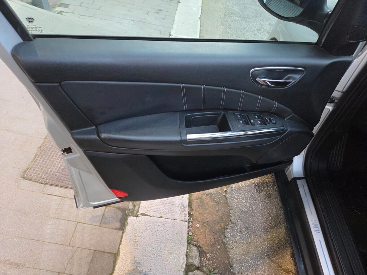 LANCIA DELTA 1.6 120 CV TETTO APRIBILE CERCHI 18 KMCERT