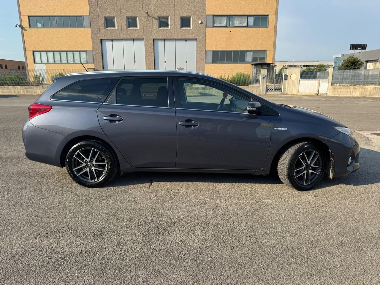 Toyota Auris 1.8 Hybrid. Cambio automatico