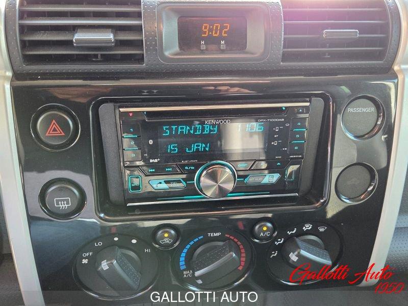 Toyota FJ Cruiser 4.0 benzina 239CV 2WD