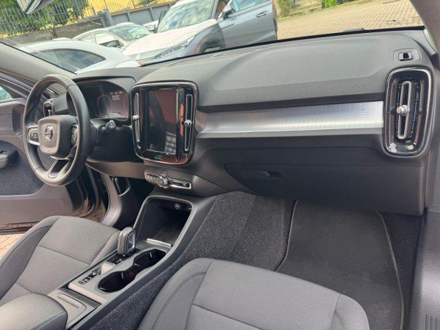 VOLVO XC40 T3 Geartronic Momentum Pro