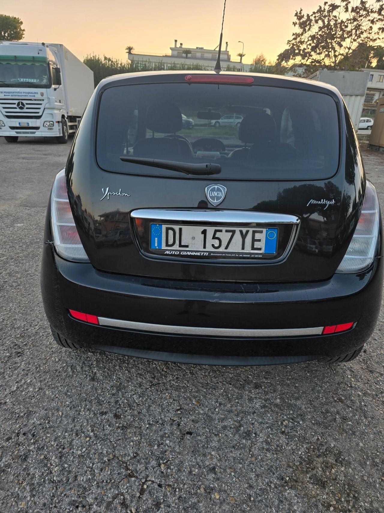 Lancia Ypsilon 1.3 MJT 75 CV Oro