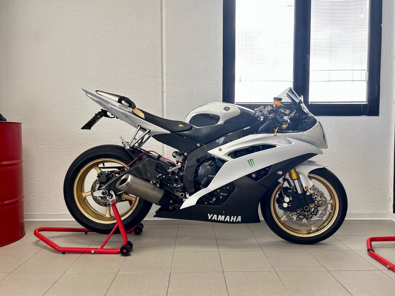 YAMAH YZF - R6 " MOTO TAGLIANDATA E PRONTA ALL'USO "