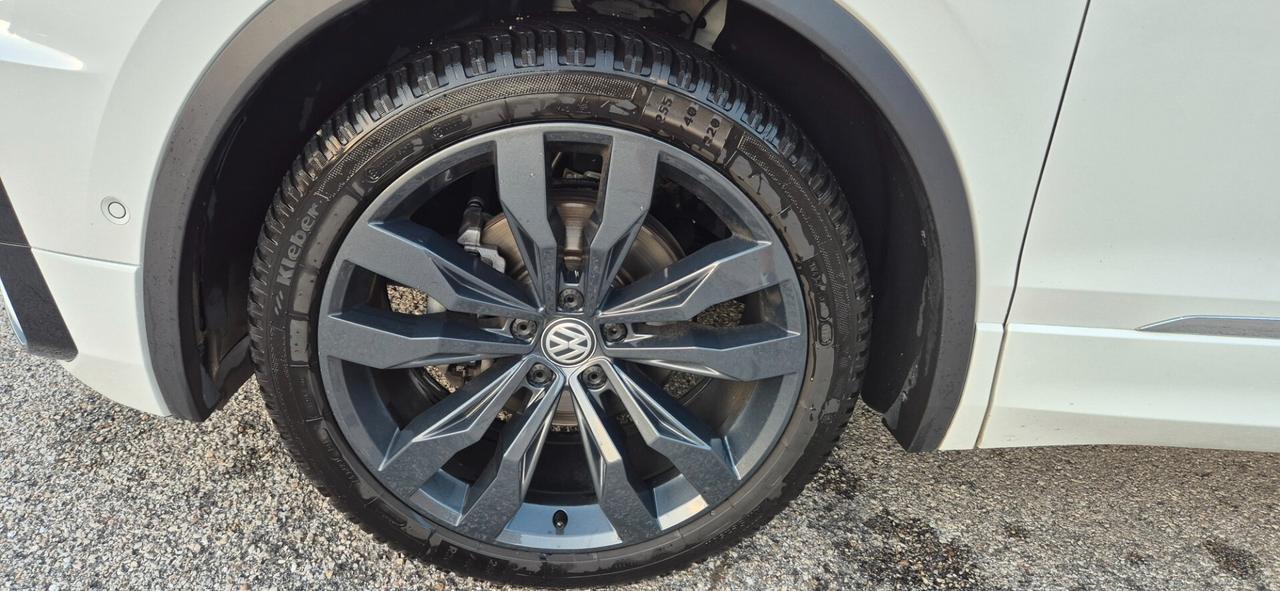 Volkswagen Tiguan 1.5 TSI Sport 130cv R-LINE ADATTA NEOPATENTATI