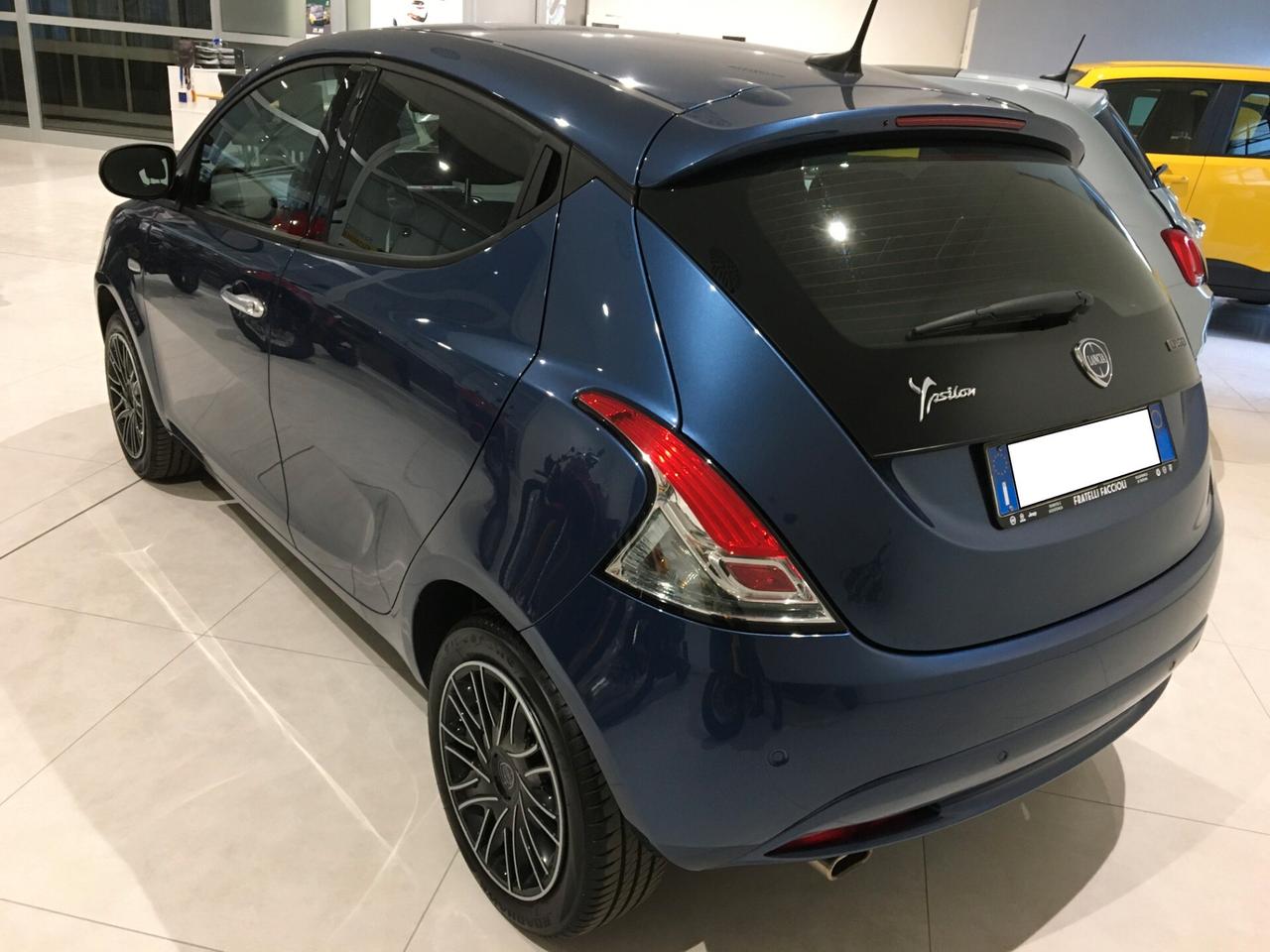 Lancia Ypsilon 1.0 FireFly 5 porte S&S Hybryd Gold