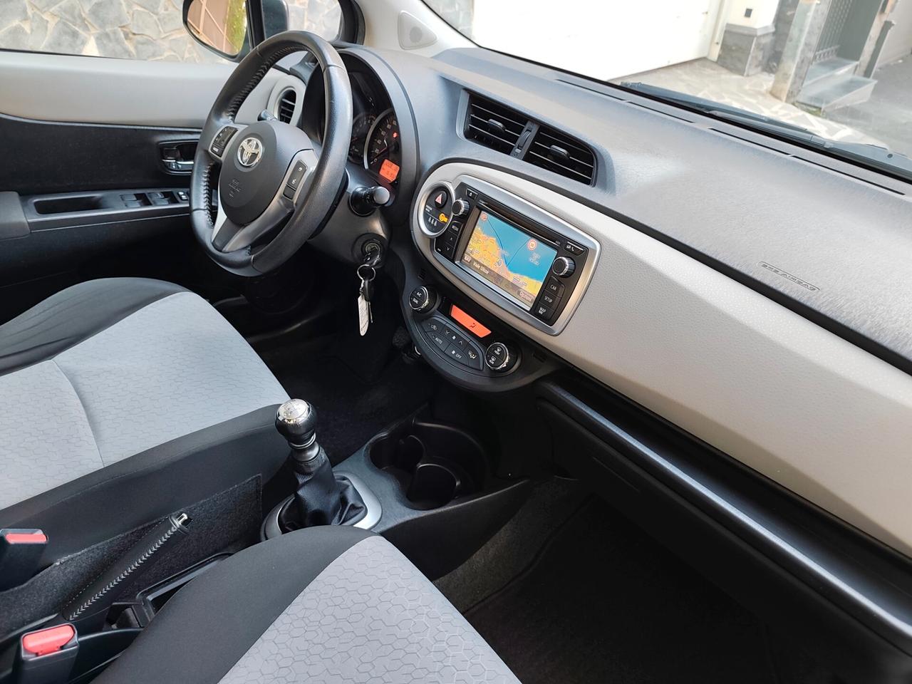 Toyota Yaris 1.3 5 porte Lounge 2012