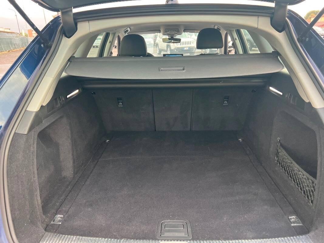 Audi A4 Avant 30 2.0 tdi mhev Business Advanced 136cv s-tronic