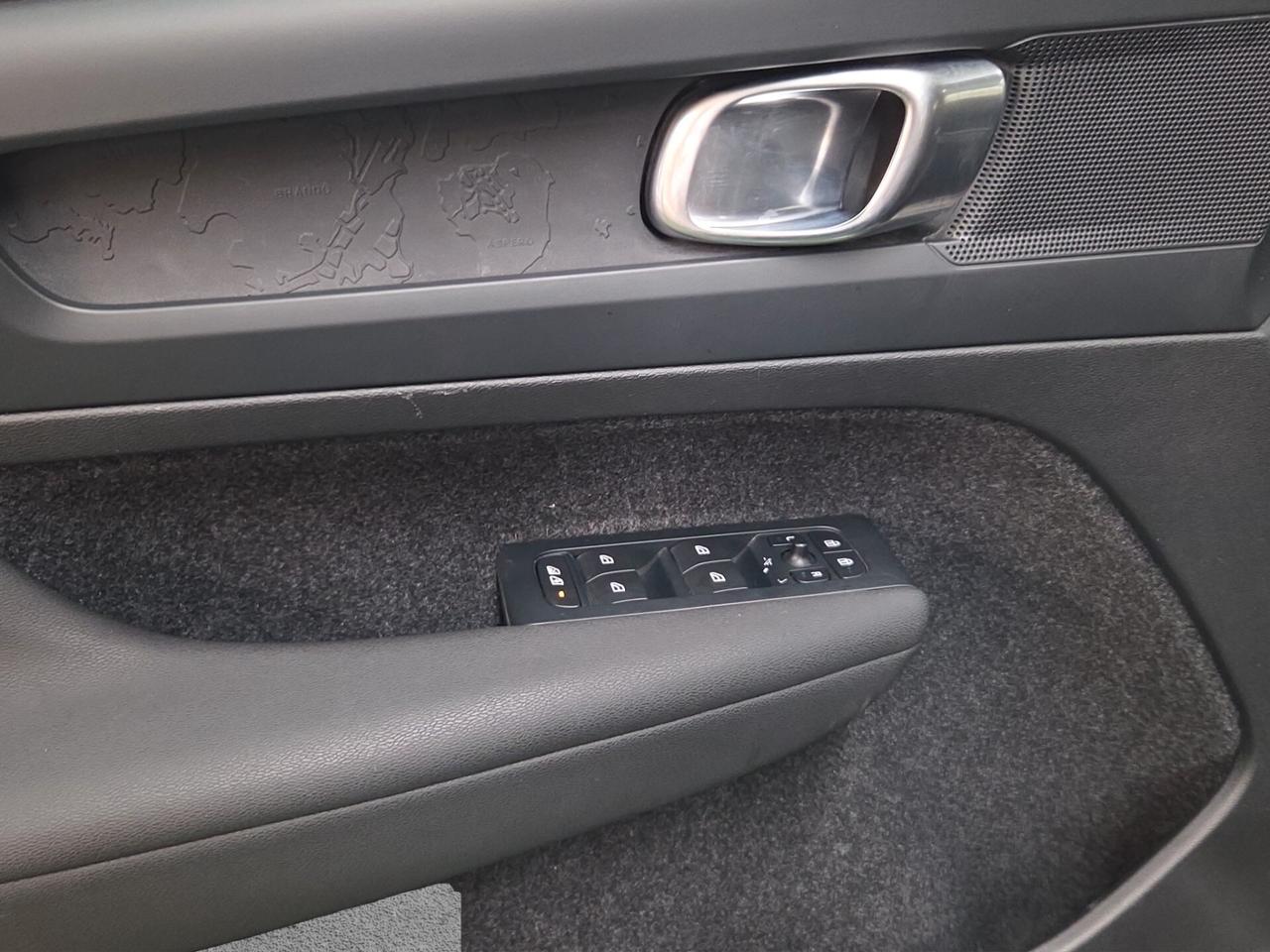 Volvo XC40 B3 automatico Essential