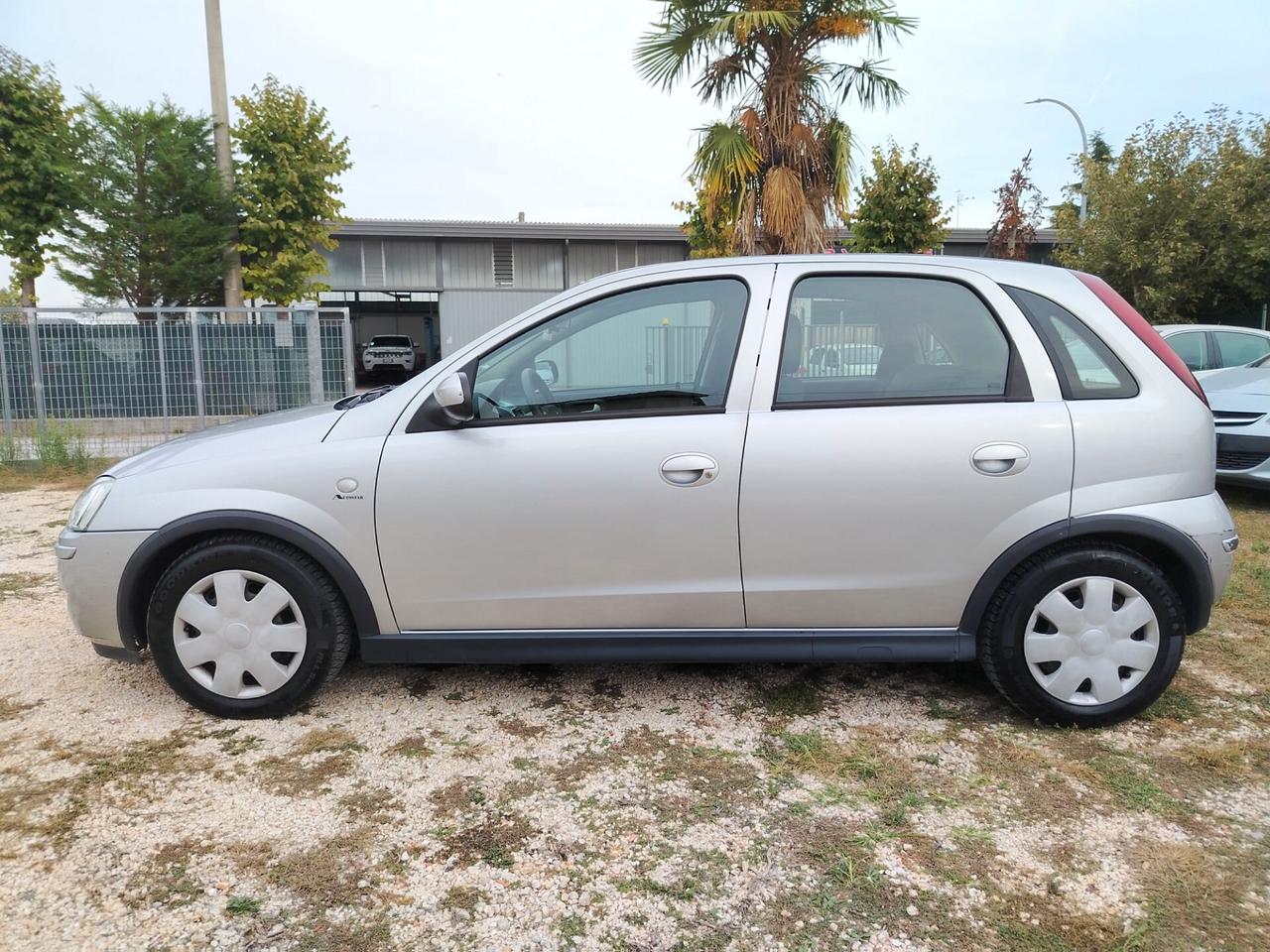 Opel Corsa 1.2i 16V cat 5 porte Club