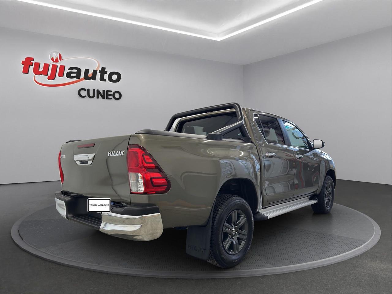 Toyota Hilux 2.4 d-4d M/T DC 4WD Lounge
