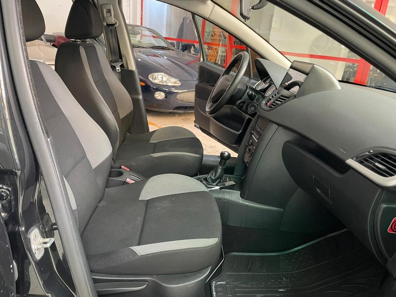 Peugeot 207 1.4 VTi 95CV 5p. Energie PER NEO-PATENTATI!!!