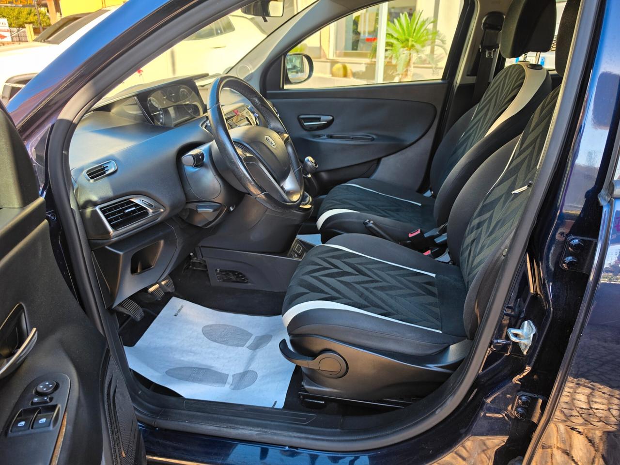Lancia Ypsilon 1.2 69 CV 5 porte Gold