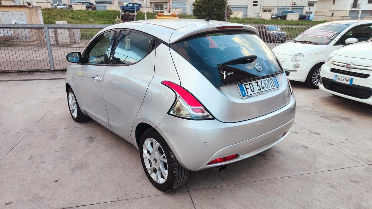 Lancia Ypsilon 1.2 69 CV 5 porte Platinum