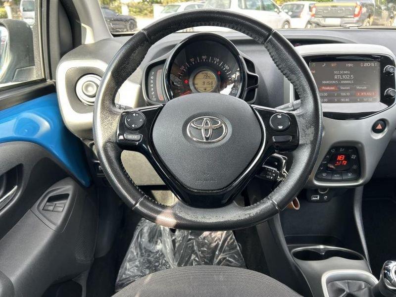 Toyota Aygo 1.0 VVT-i 69 CV 5p x-play NAVI + RETROCAMERA