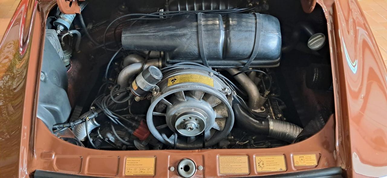 Porsche 911 2.7 Book Italia ASI oro Conservatissima