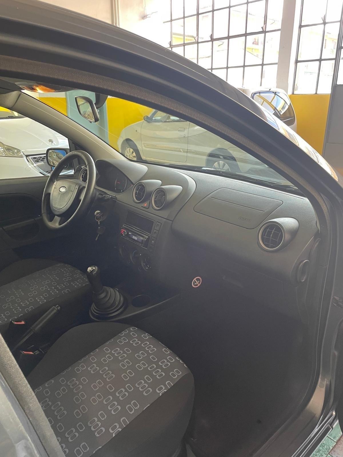 Ford Fiesta 1.2 16V 5p. Ambiente