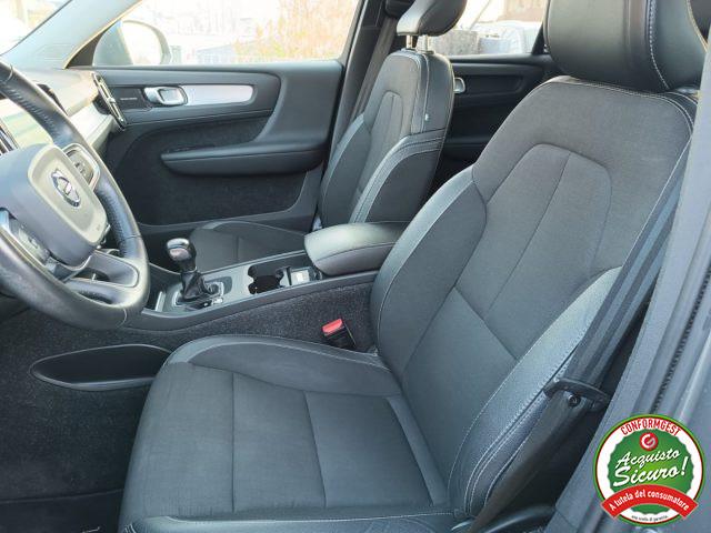 VOLVO XC40 D3 Momentum Navi Pelle Led Tetto Panoramico