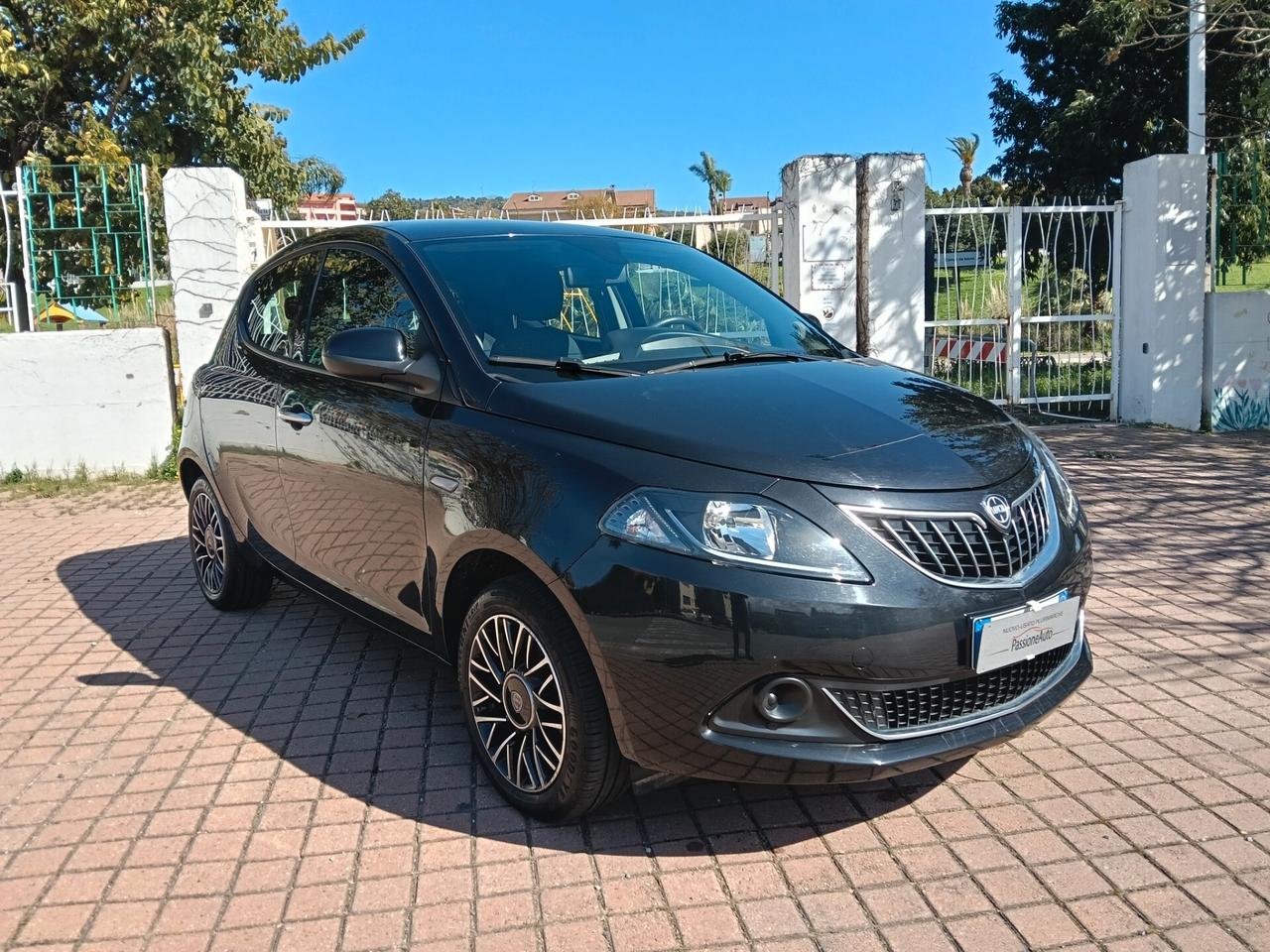 Lancia Ypsilon 1.0 FireFly 5 porte S&S Hybrid Platino