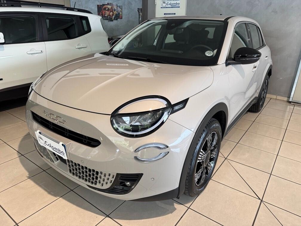 Fiat 600 1.2 hybrid 145cv auto Led Navi Cam App conn 17"