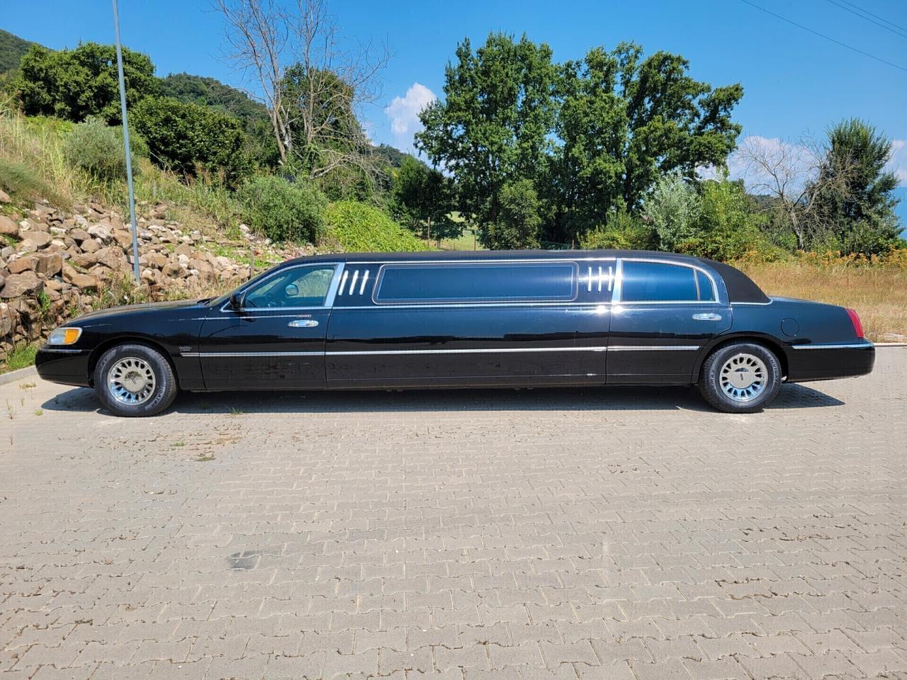 Limousine Lincoln Town car V8 4.6cc 209cv Benz/Gpl