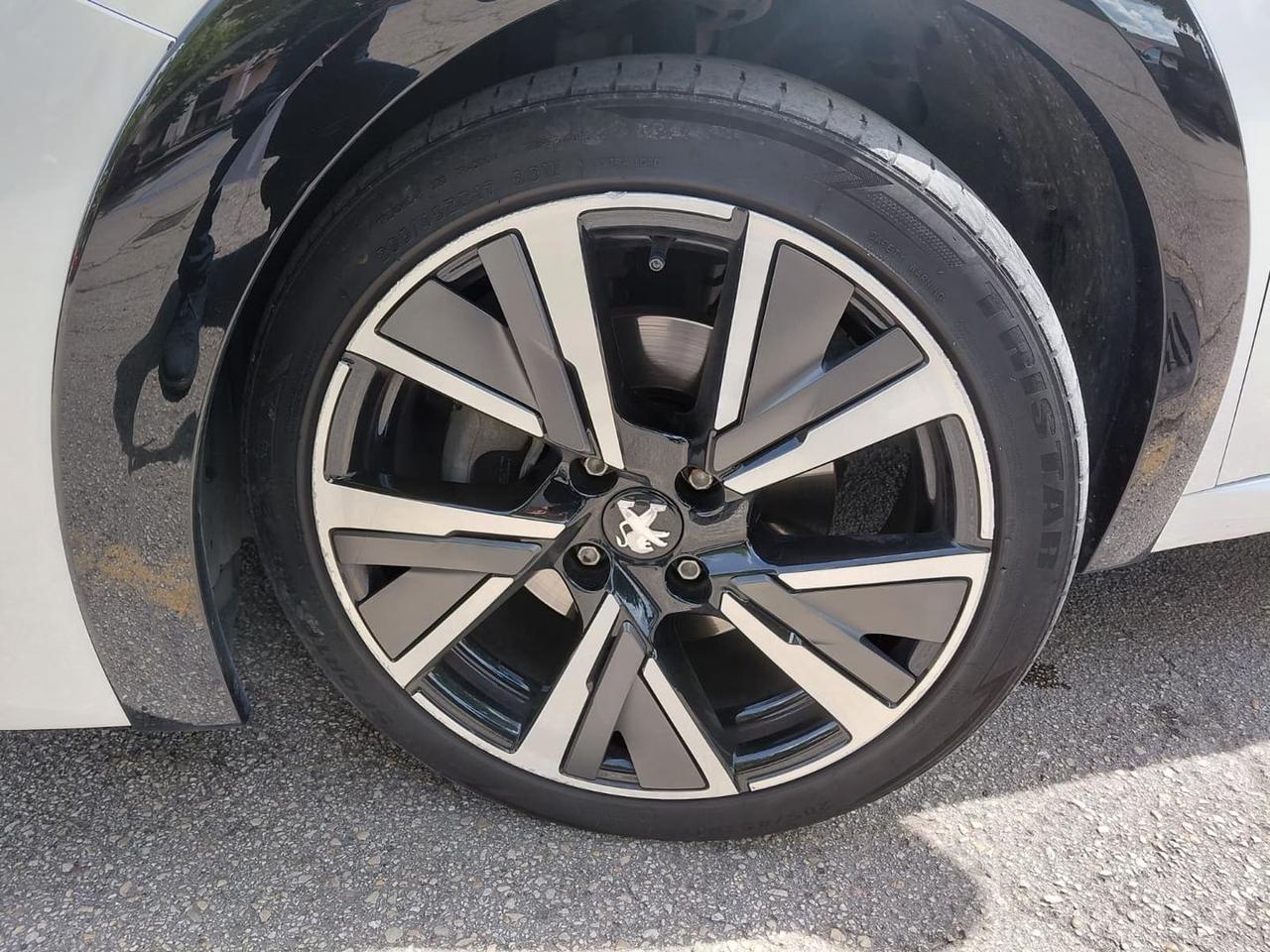Peugeot 208 GT Line 1.5 Blue HDI 100 #11011