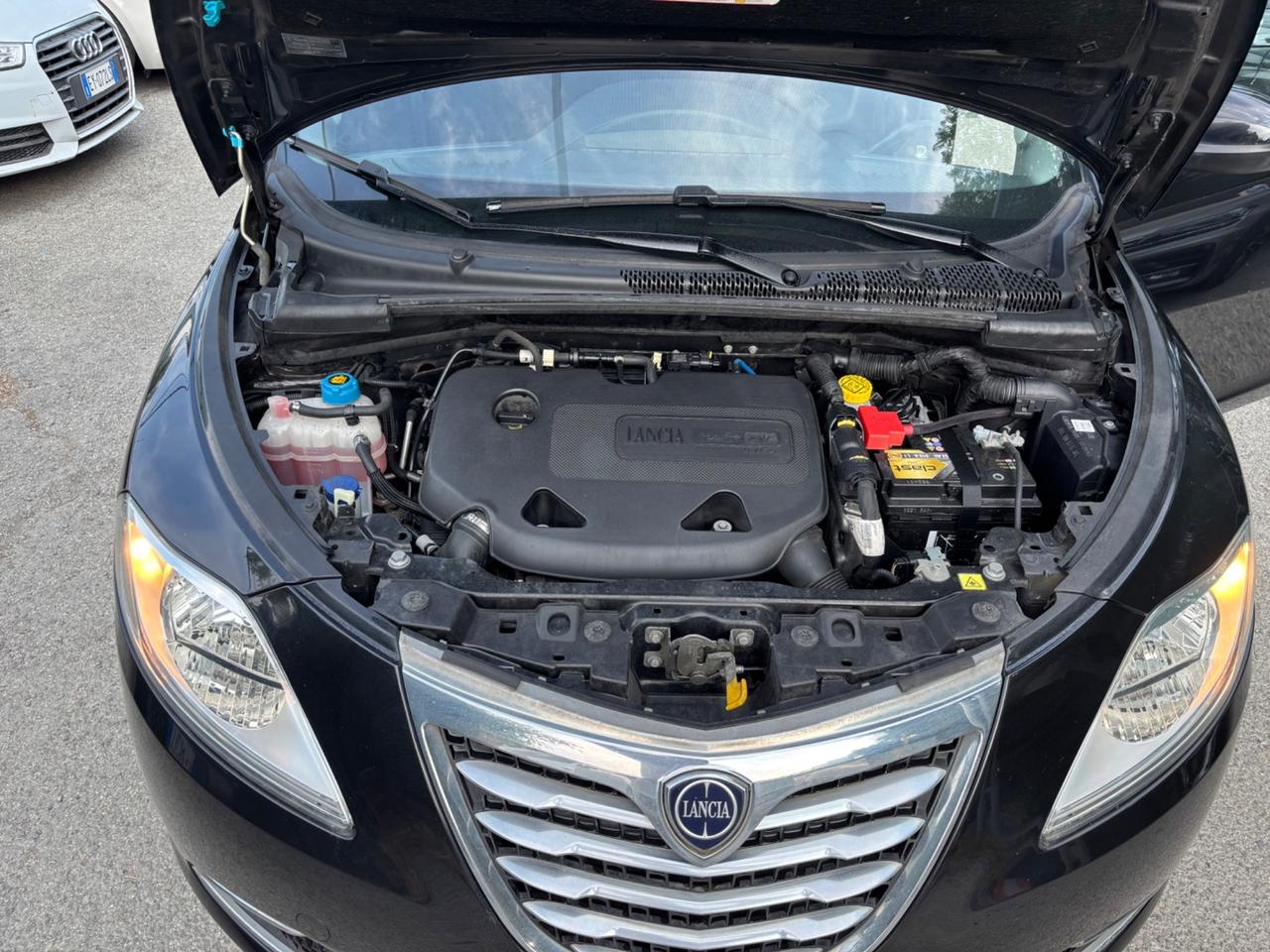 Lancia Ypsilon 5 porte Metano Ecochic OK NEOPATENTATI