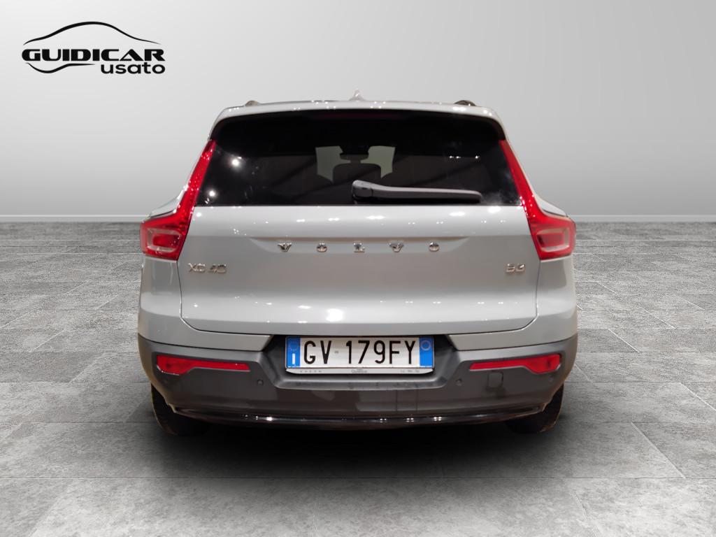 VOLVO XC40 2023 - XC40 2.0 b3 Plus Dark auto