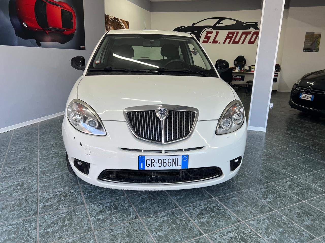 Lancia Ypsilon 1.3 MJT 75 CV Unyca