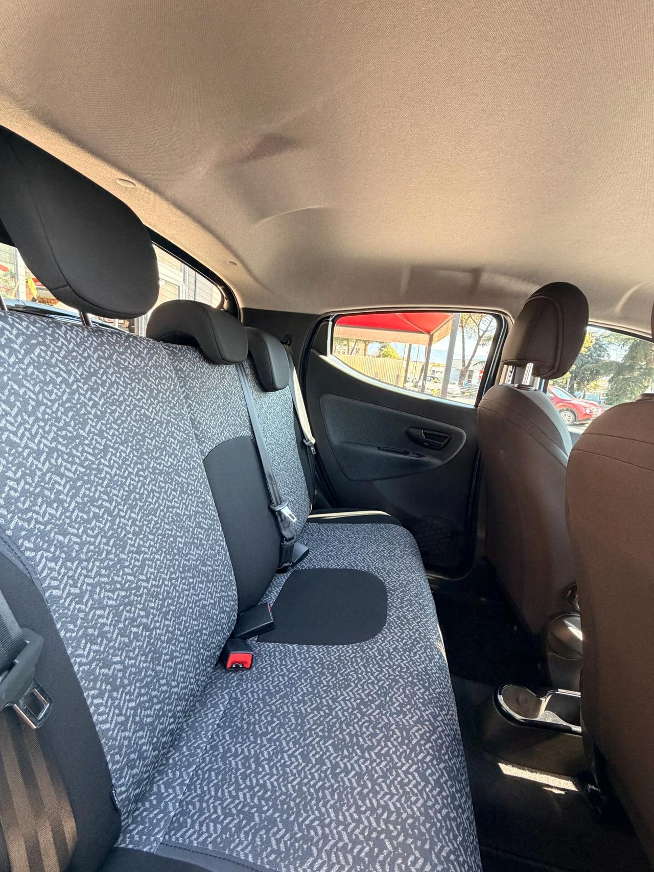 Lancia Ypsilon 1.0 FireFly 5 porte S&S Hybrid Silver