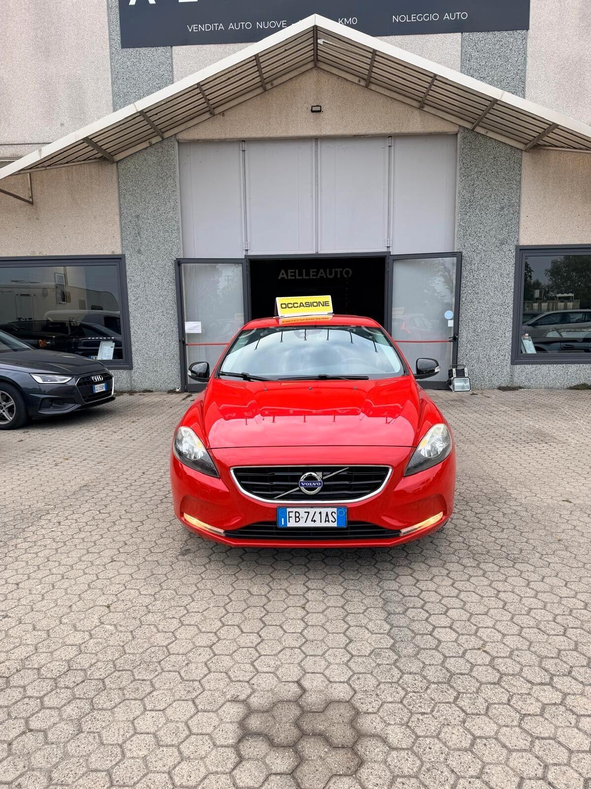 Volvo V40 D2 R-design Momentum