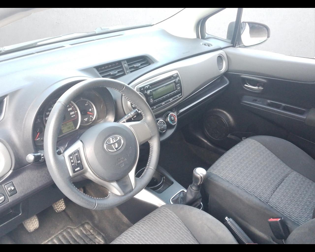 TOYOTA Yaris 3ª serie - Yaris 1.0 3 porte Active