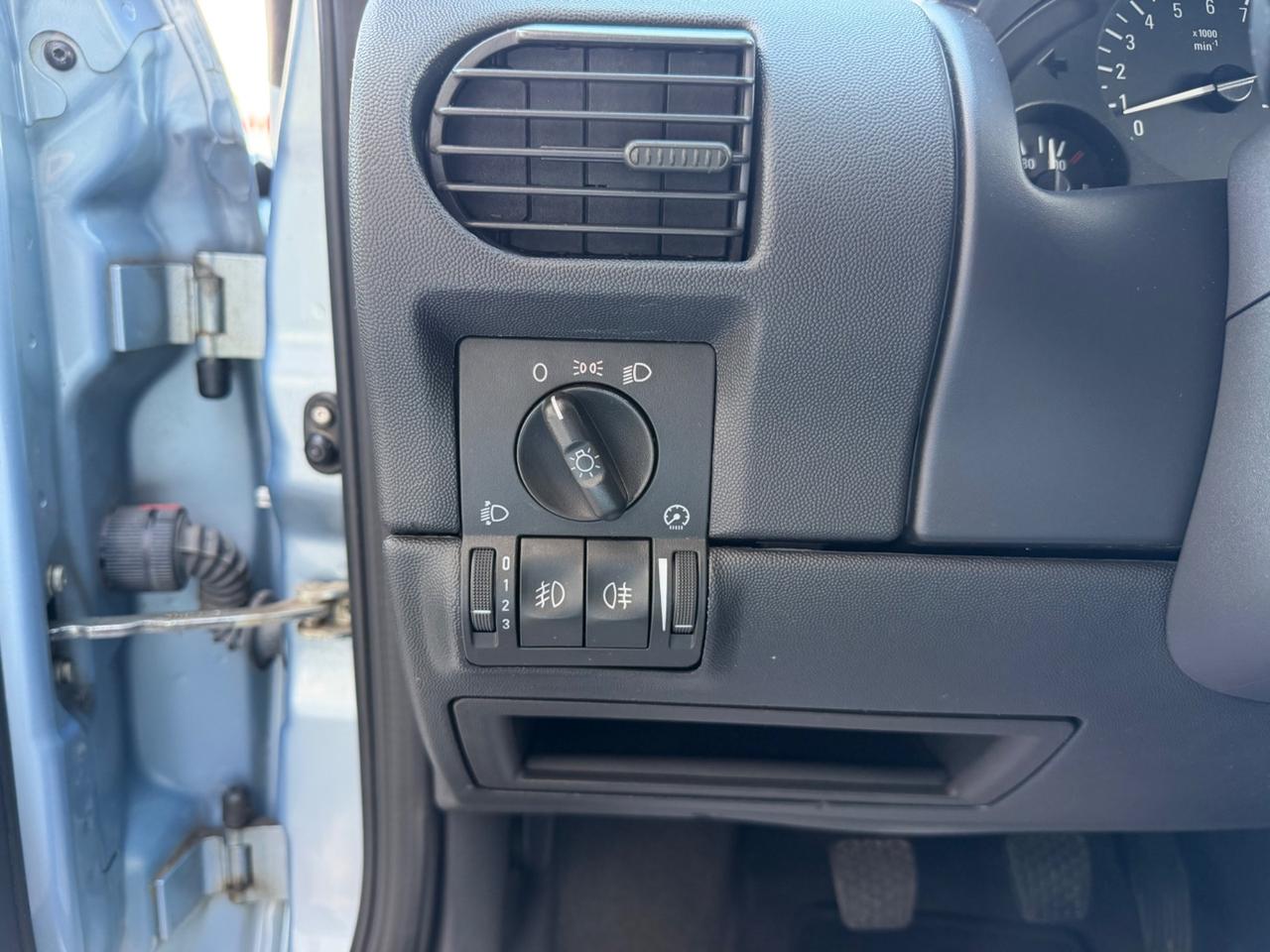 Opel Combo 1.6 benzina , metano