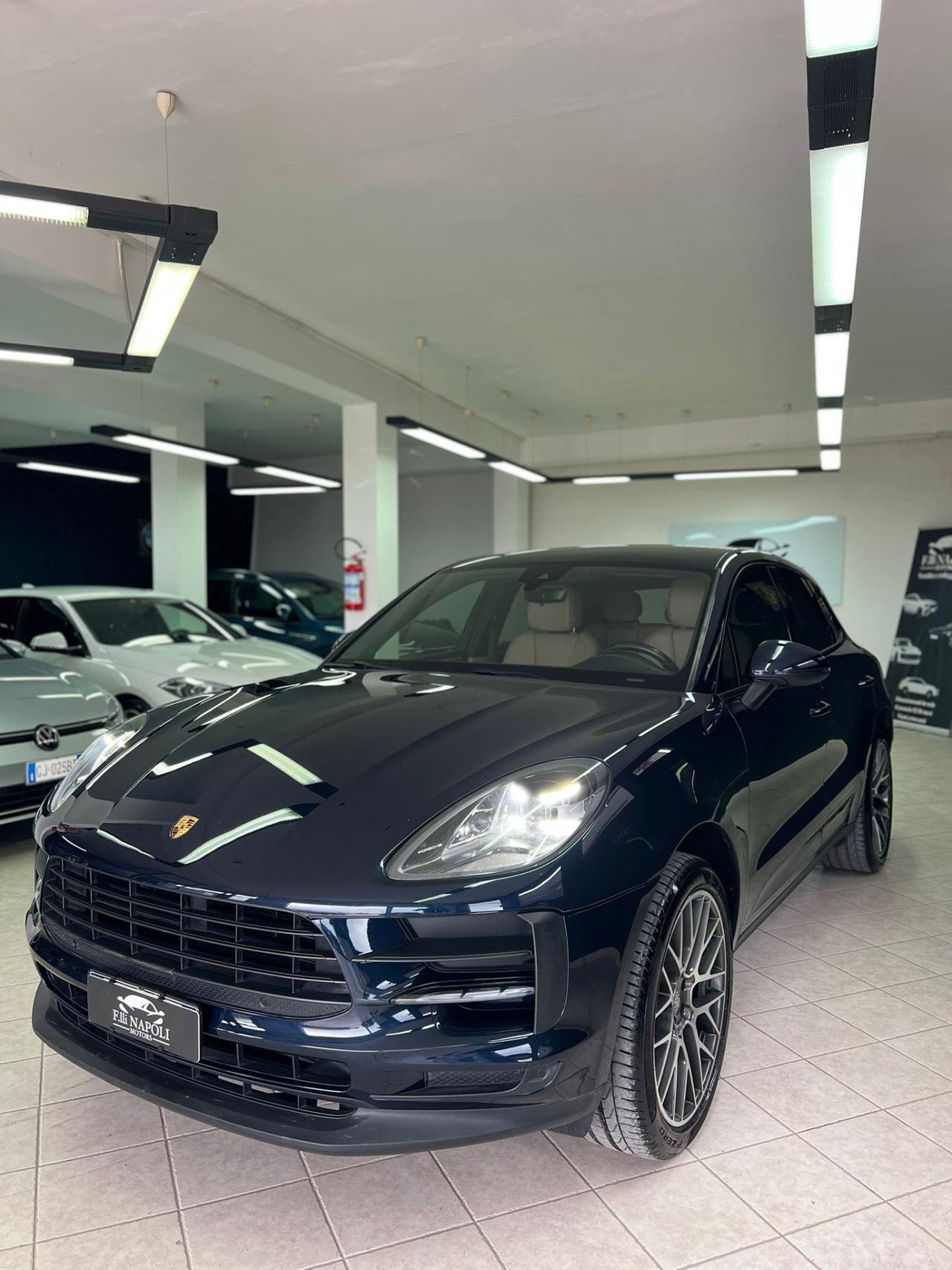 Porsche Macan 2.0 Iva esposta