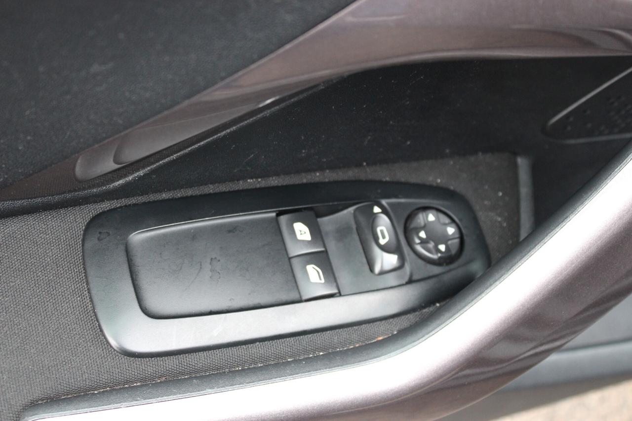 Peugeot 2008 PURE TECH 82 CV ALLURE