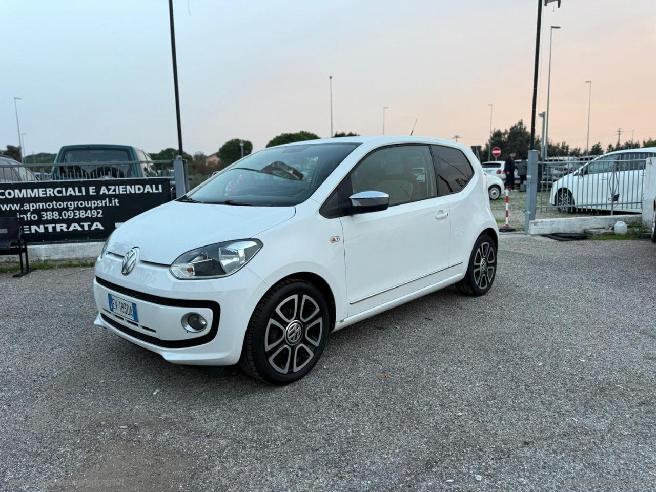 VOLKSWAGEN 1.0 75 CV 5p. high up!