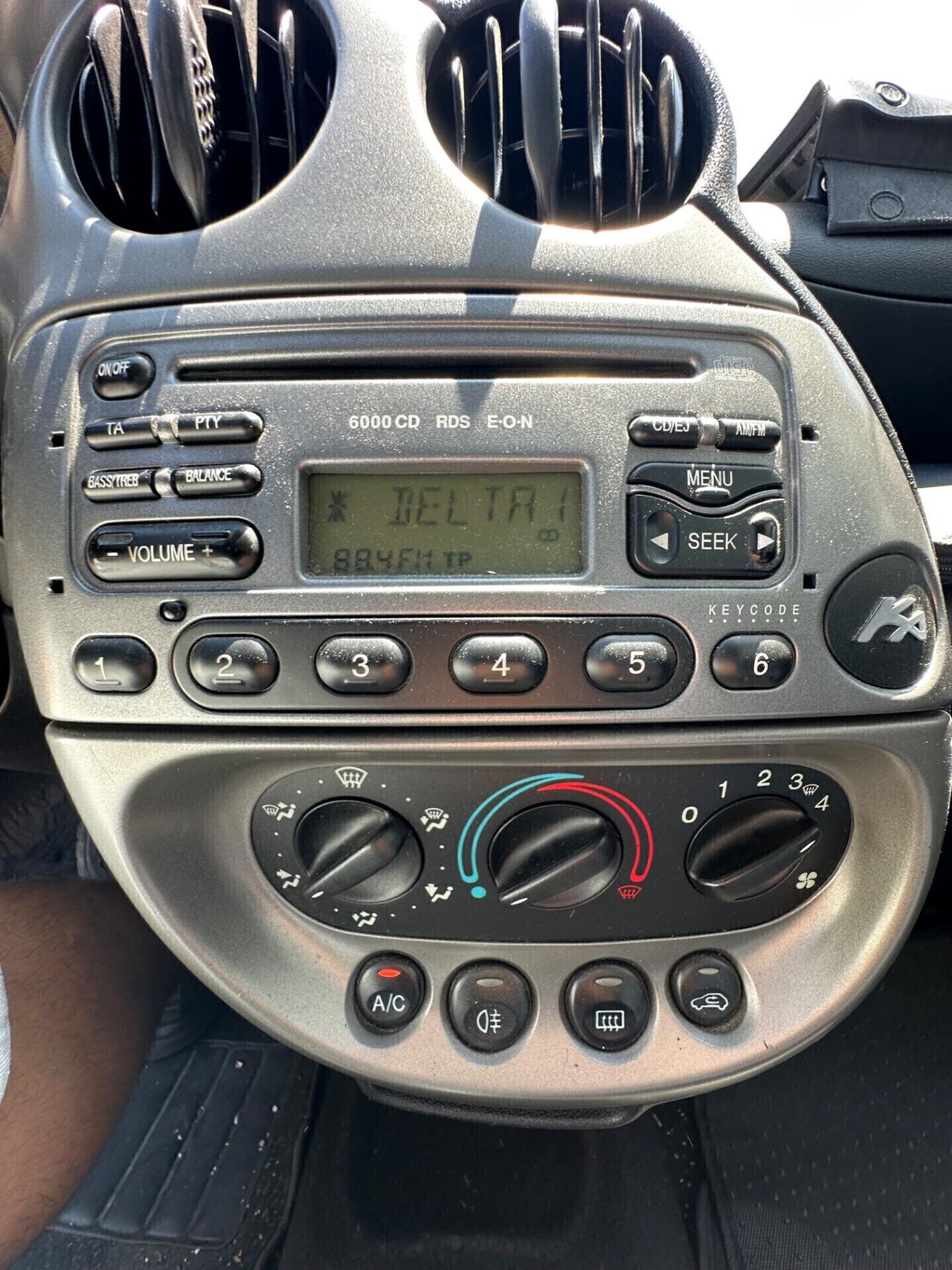 Ford Ka 1.3 benzina neopatentati 2003