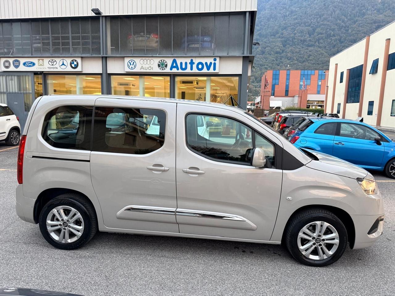 Toyota Proace City Verso 1.5D 100 CV S&S Short D Lounge *GANCIO DI TRAINO*