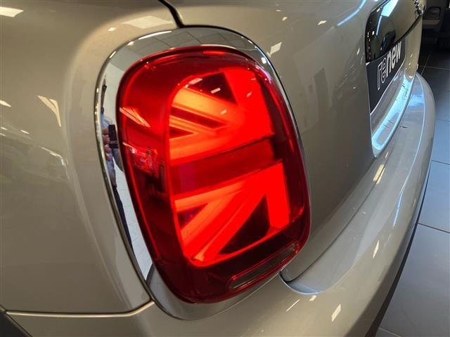 MINI Mini 5 Porte 1.5 Twin Power Turbo Cooper Essential