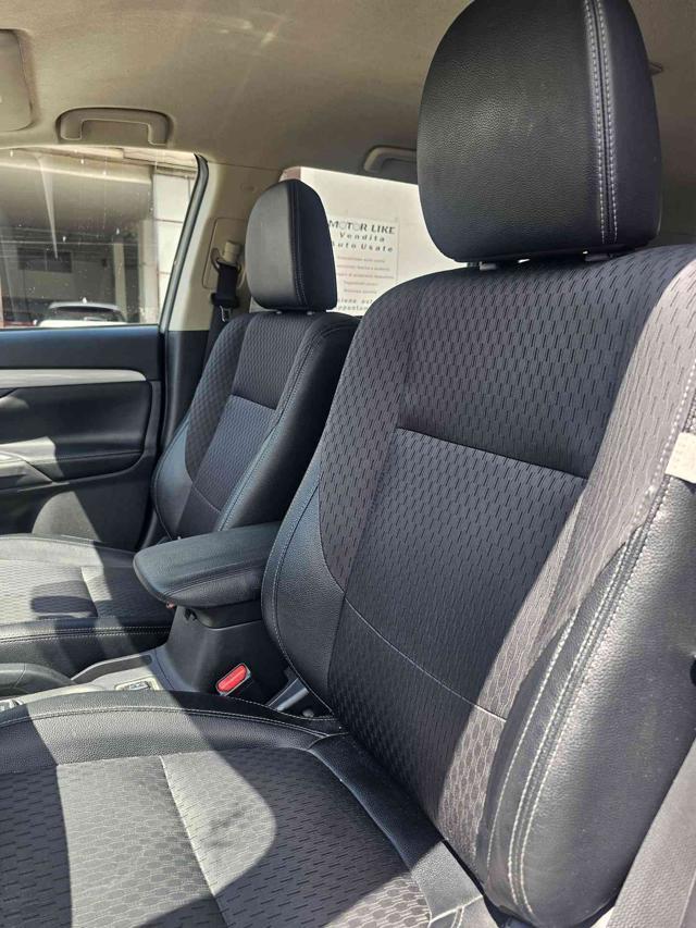 MITSUBISHI Outlander 2.0 MIVEC 4WD PHEV Instyle