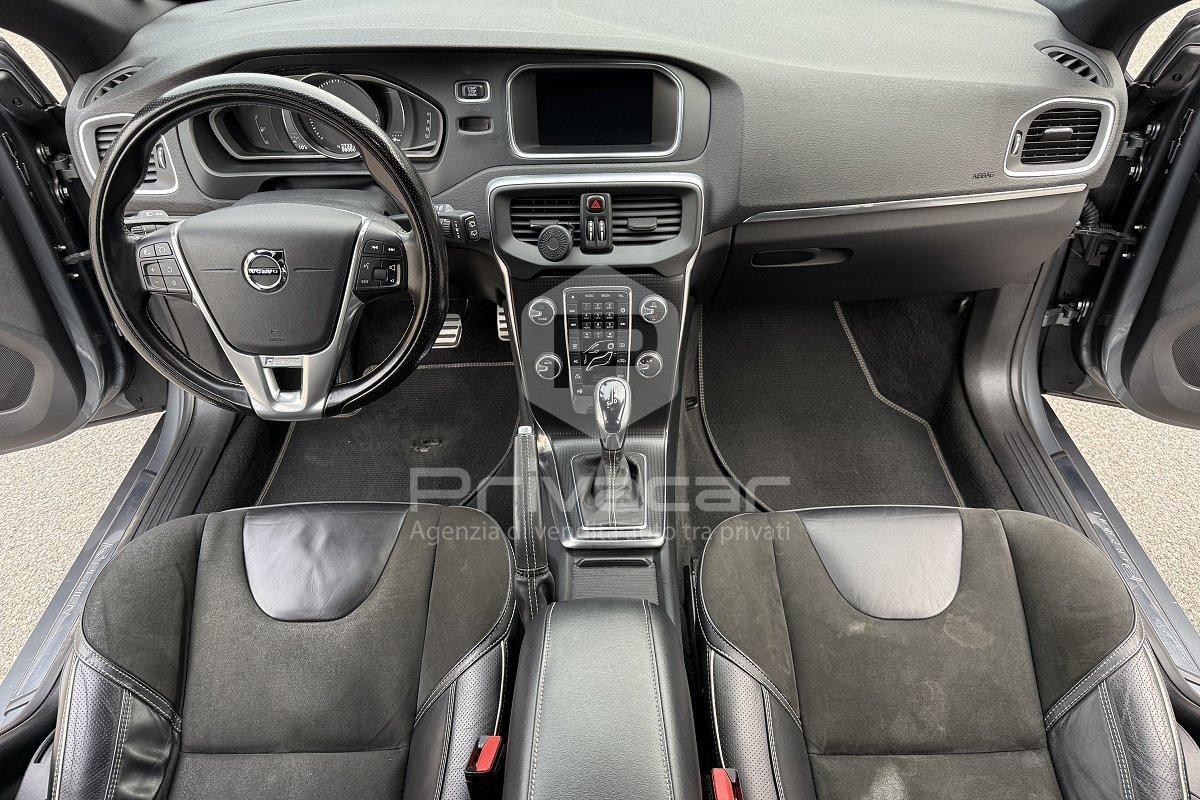 VOLVO V40 D2 Geartronic R-design Momentum