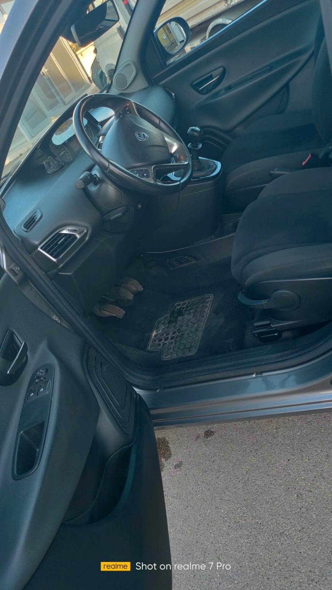 Ypsilon 0.9 t.air Gold ecochic metano 80cv