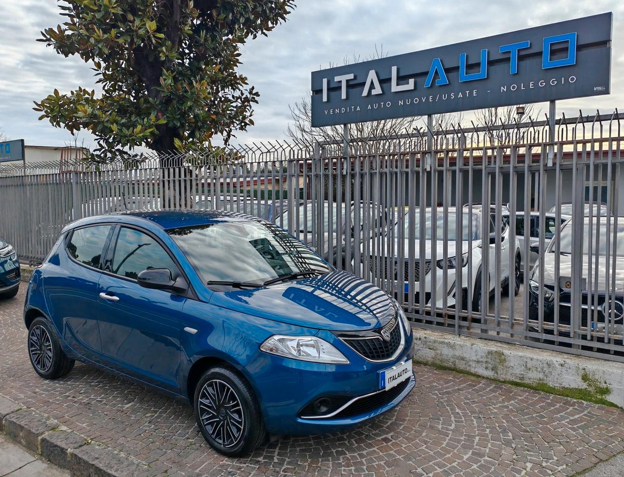 Lancia Ypsilon 1.0 FireFly 5 porte S&S Hybrid Silver Plus