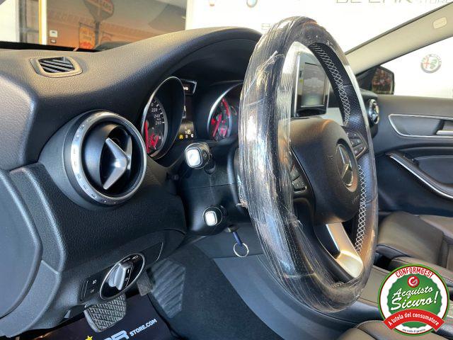 MERCEDES-BENZ GLA 200 d Aut. Sport *TETTO*PELLE*CAMERA
