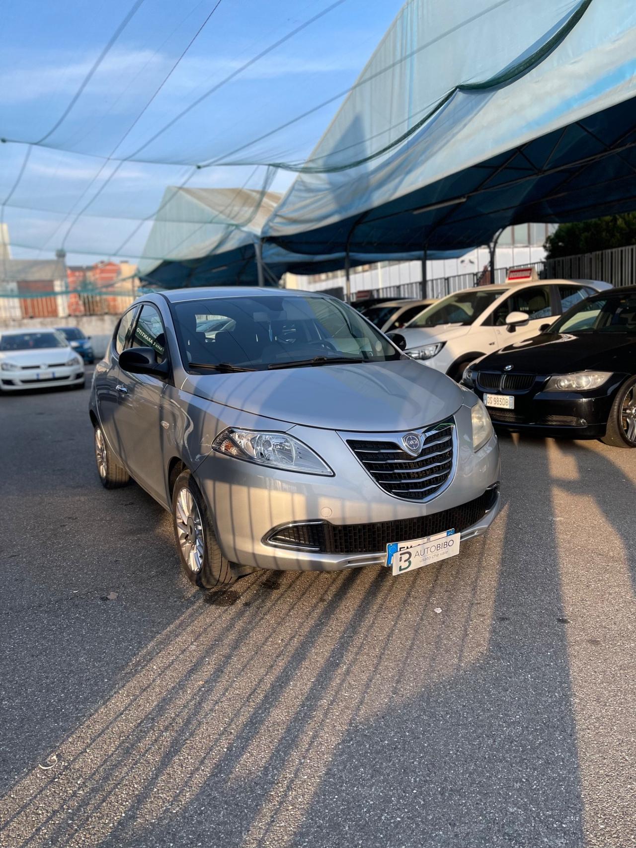 Lancia Ypsilon 1.2 69 CV 5 porte S&S Silver