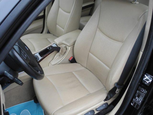 BMW 320 i Touring - PELLE - TETTO APRIBILE - LEGGERE NOTE