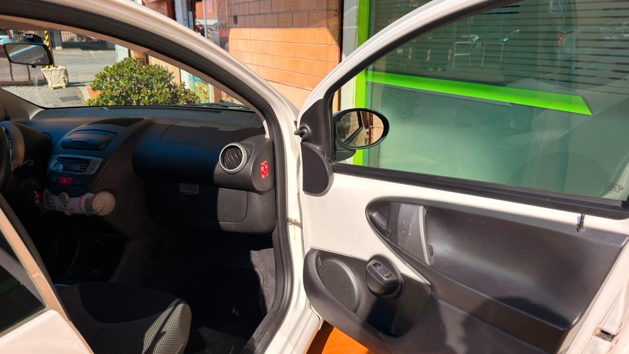 Toyota Aygo 1.0 12V VVT-i 5 porte Lounge Connect MMT