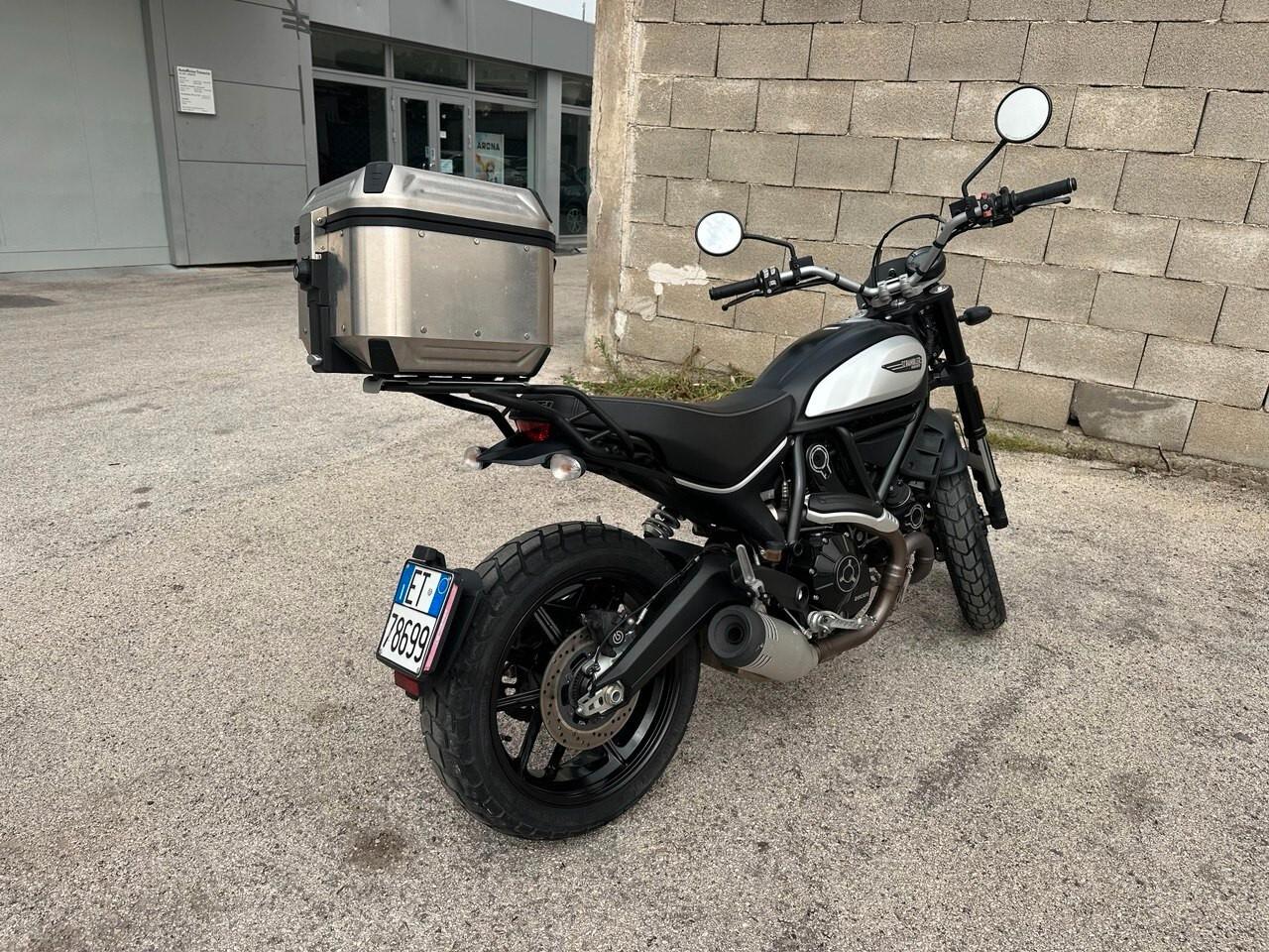 Ducati Scrambler Icon Dark 800