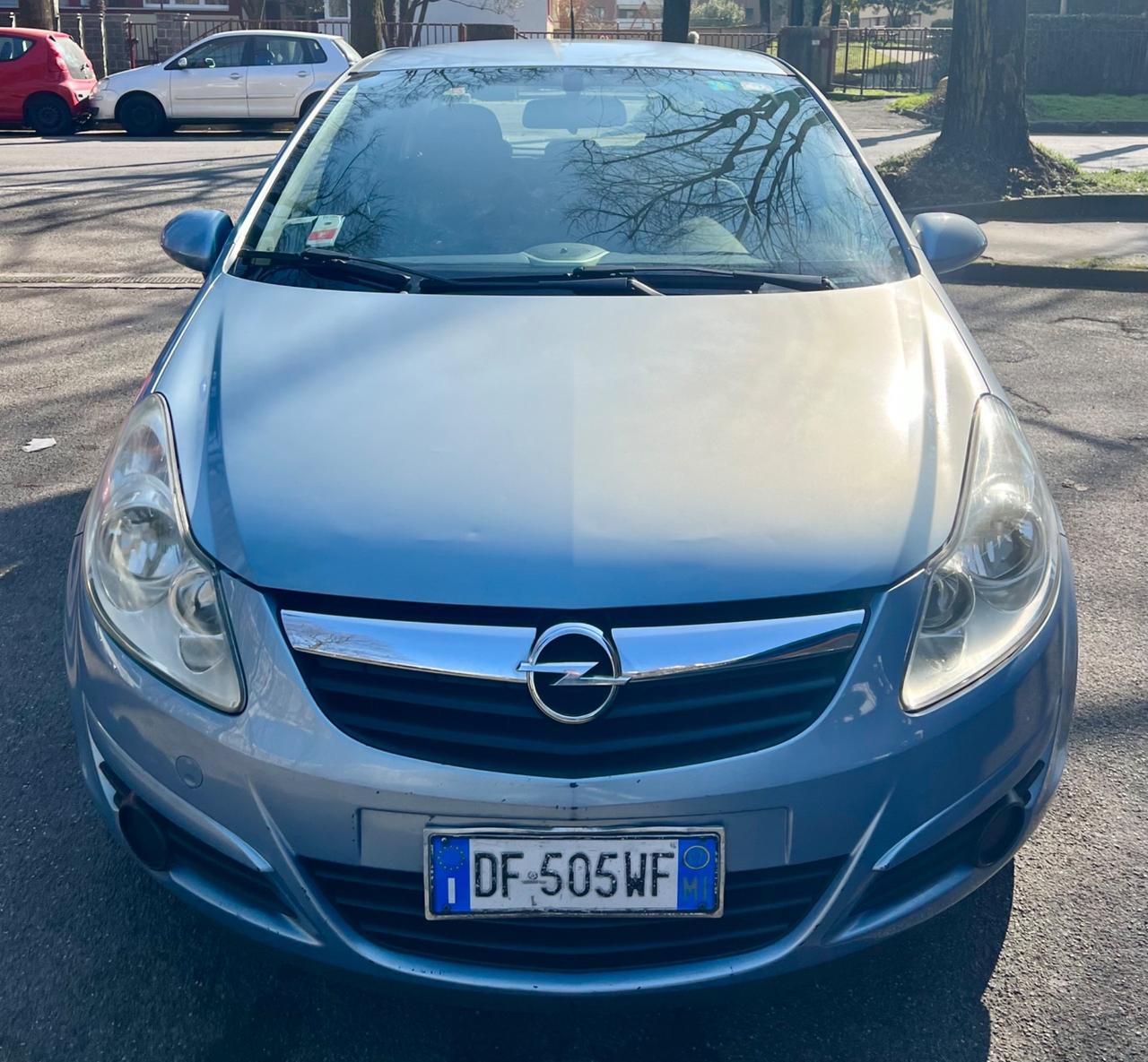 Opel Corsa 1.2 benzina AUTOMATICA OK NEOPATENTATI